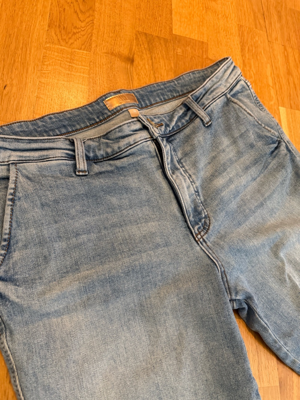 Light Wash Straight Leg Jeans - Picture 2 of 10
